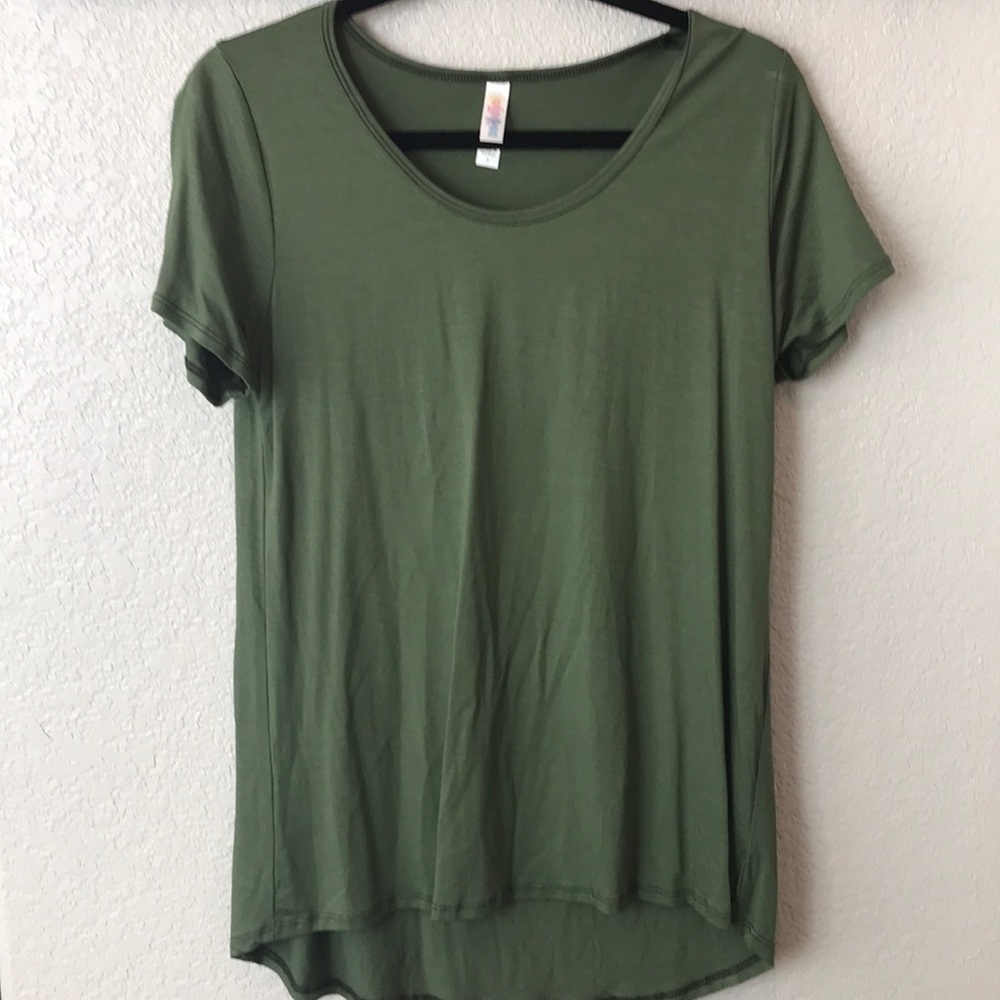 EUC S OLIVE LULAROE CLASSIC TEE